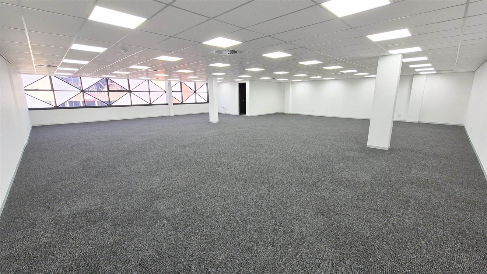 275  m² Office Space in Menlyn photo number 6