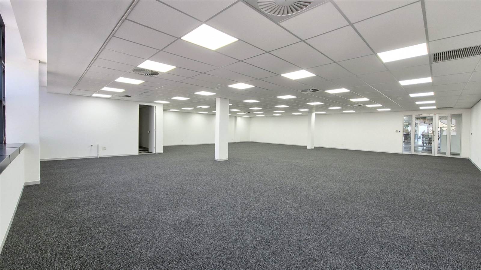 275  m² Office Space in Menlyn photo number 10