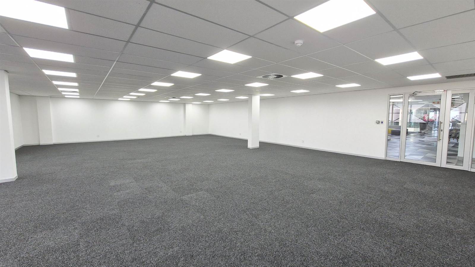 275  m² Office Space in Menlyn photo number 9