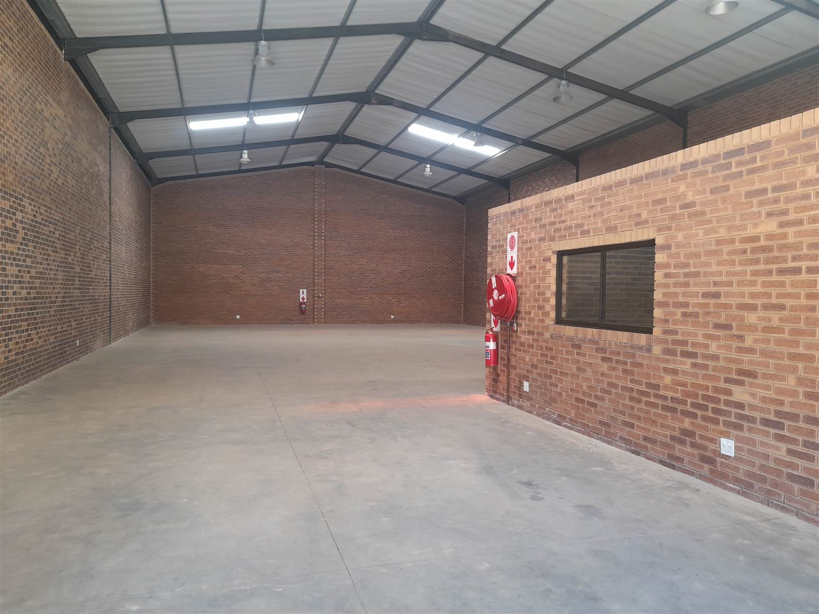 535  m² Industrial space in Pomona photo number 8