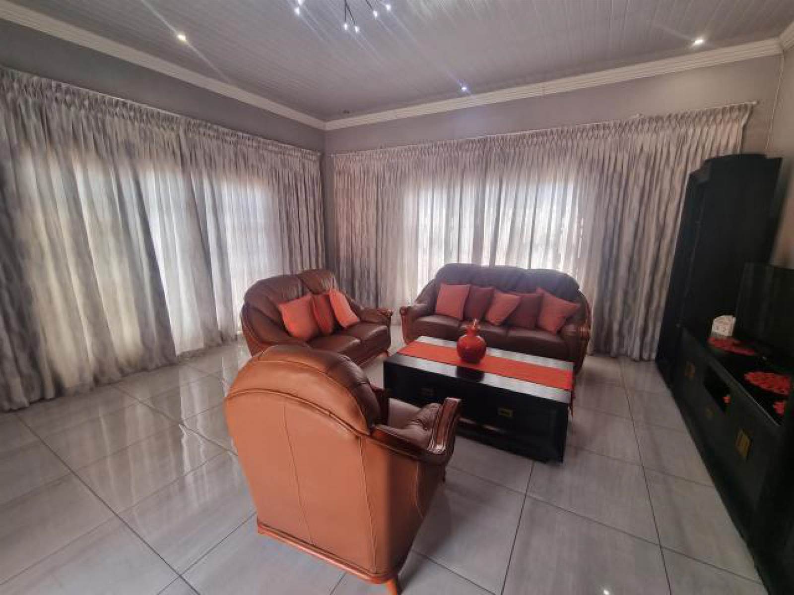 3 Bed House in Tlhabane photo number 7