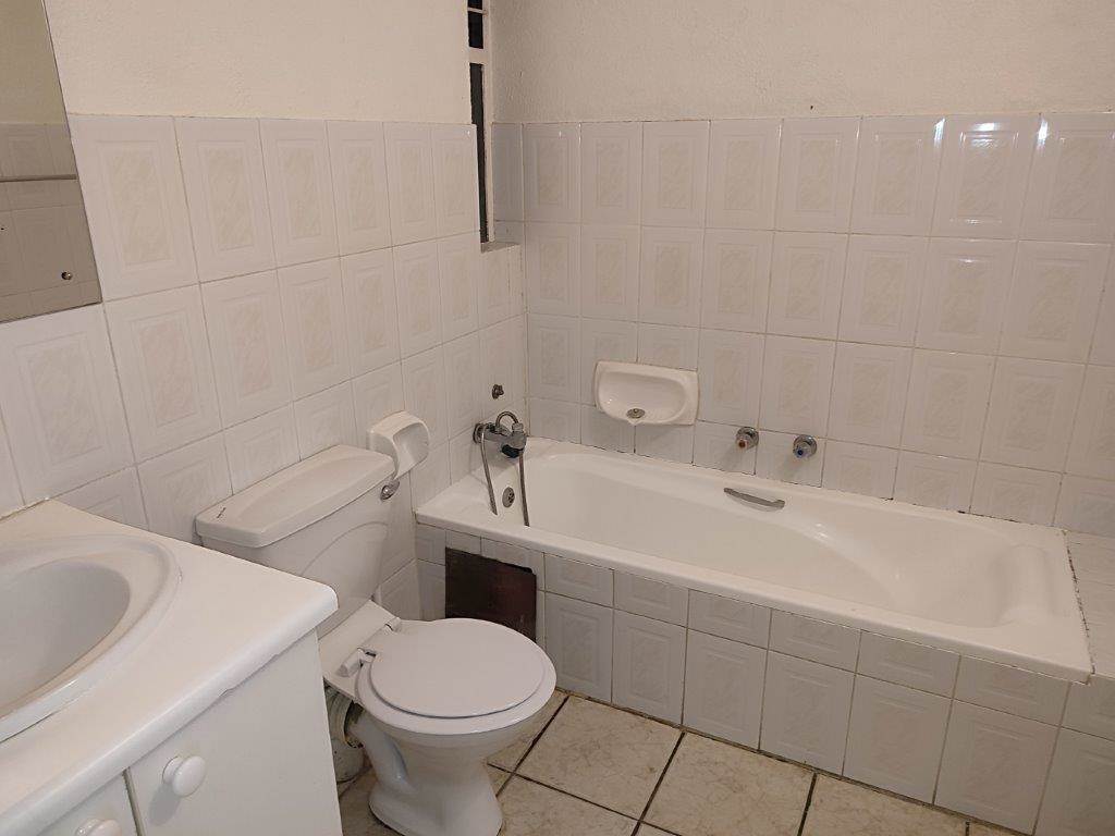 2 Bed Townhouse in Morninghill photo number 12