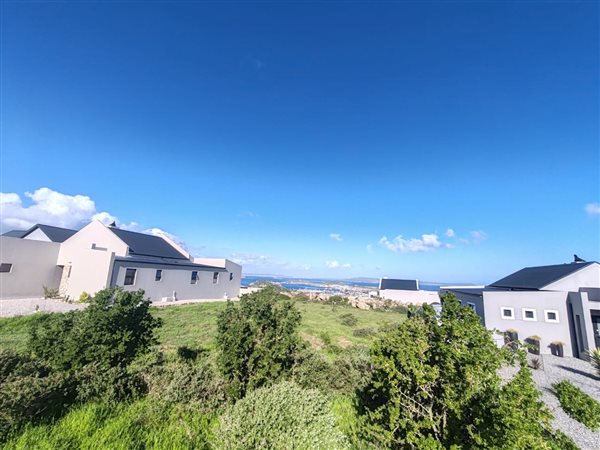 594 m² Land