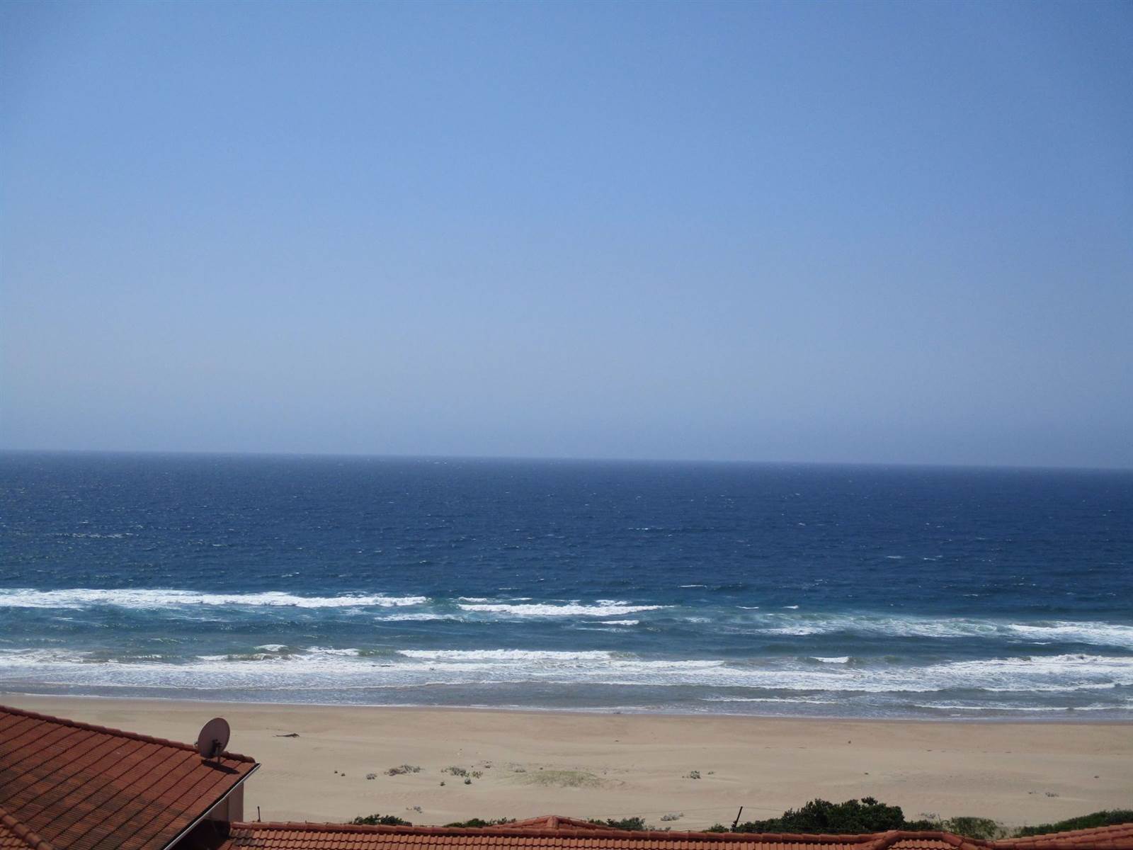 3 Bed Apartment in Illovo Beach photo number 15