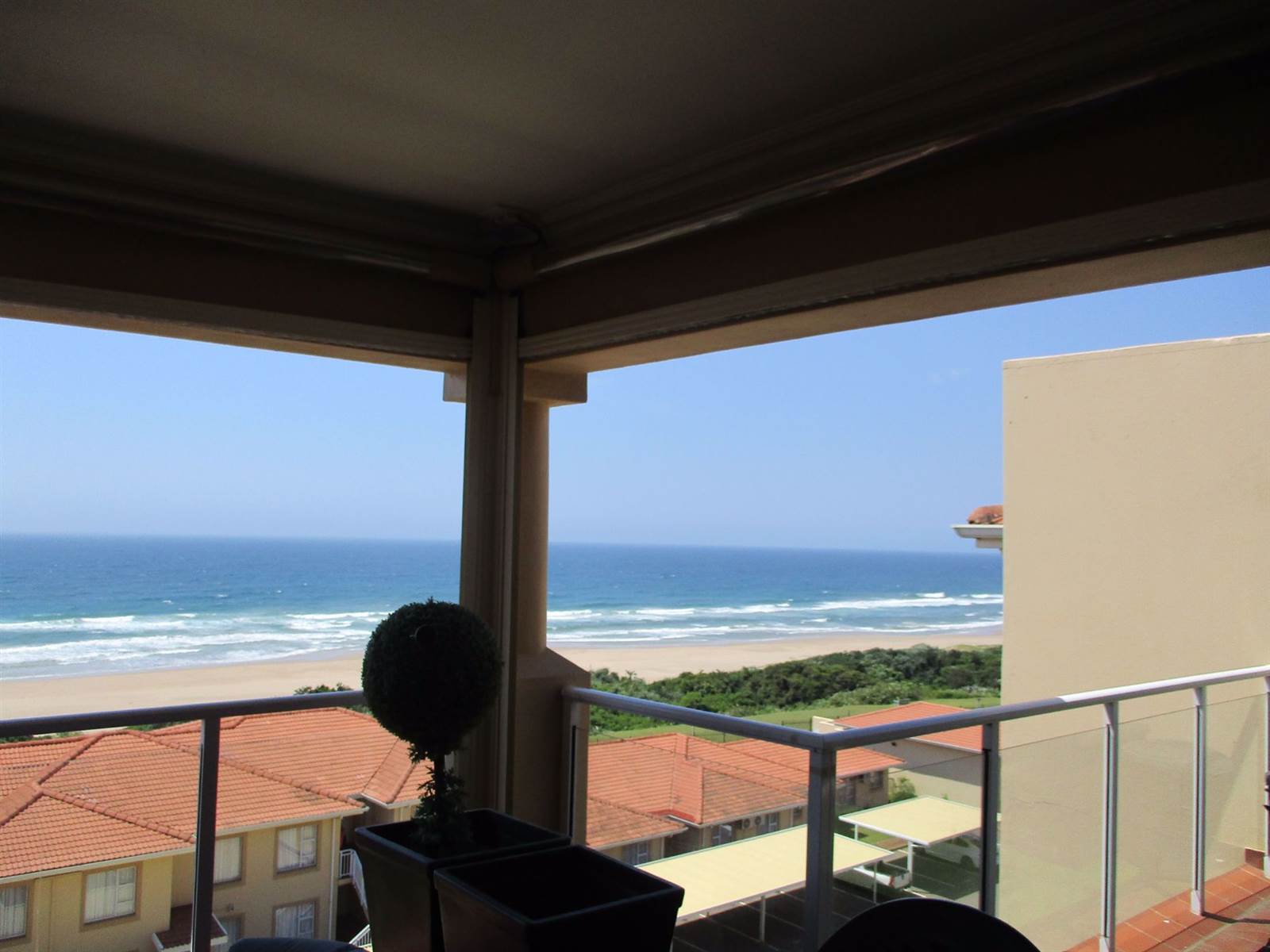 3 Bed Apartment in Illovo Beach photo number 11