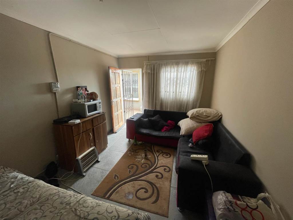 1 Bed Apartment in Protea Glen photo number 6