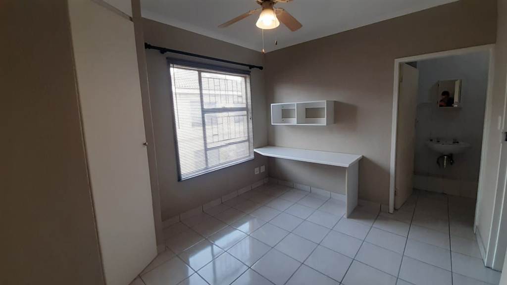 1 Bed Apartment in Kanoniers Park photo number 10
