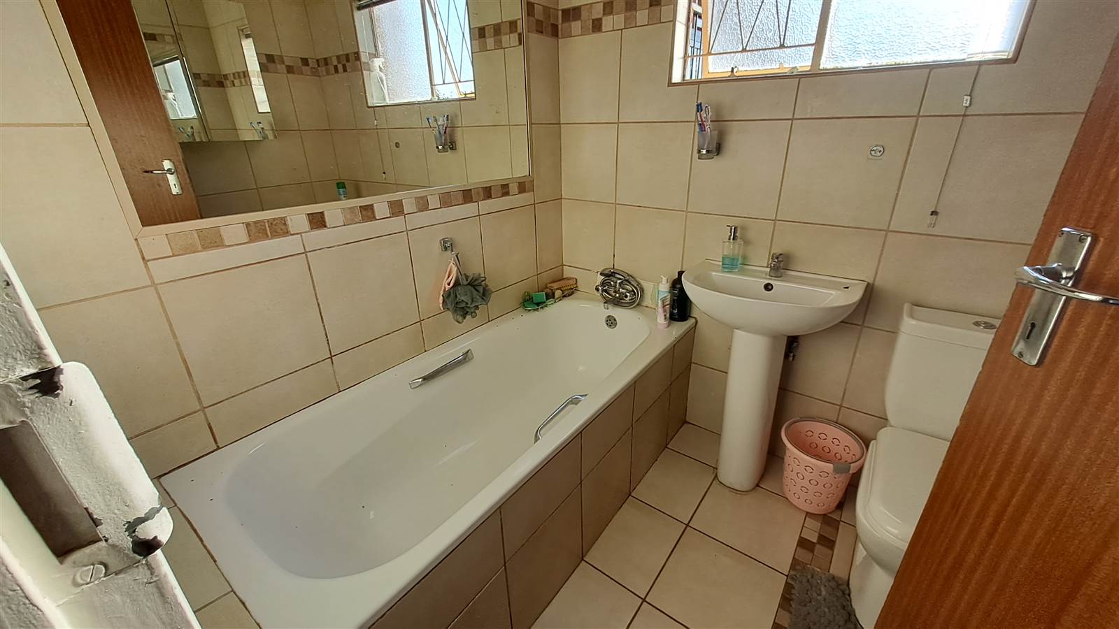 3 Bed House in Estcourt photo number 11