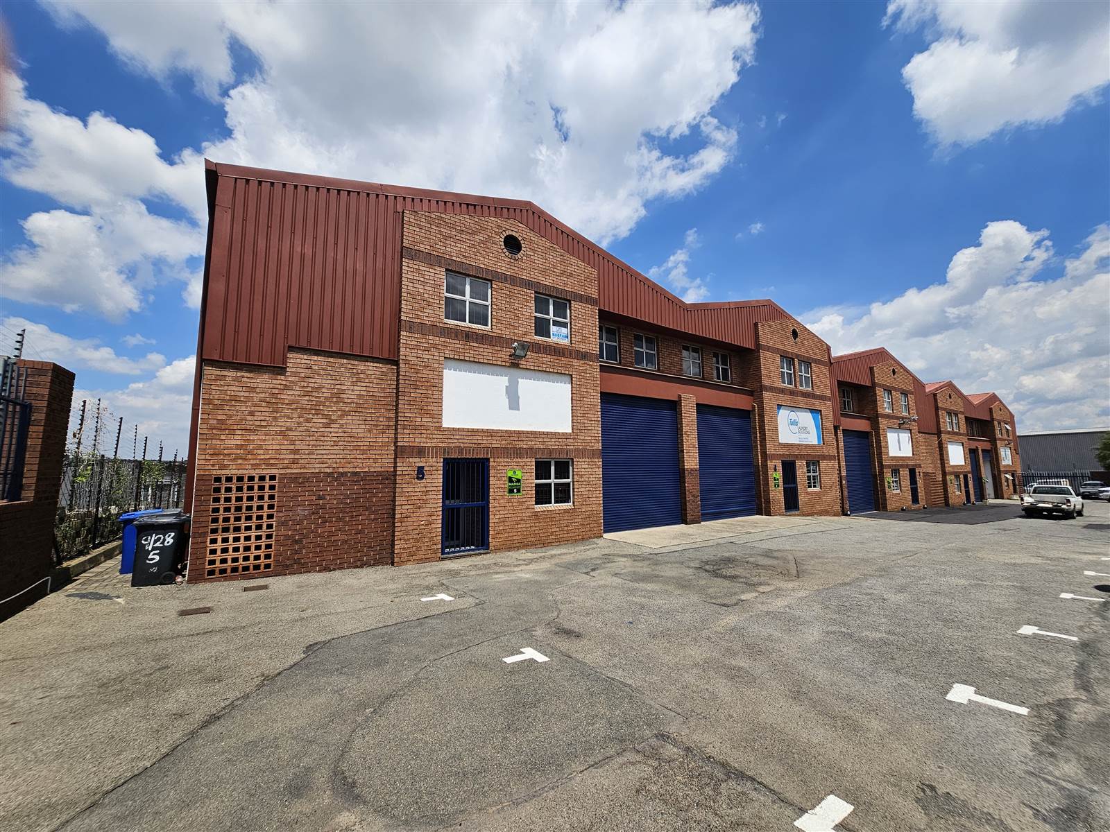 399  m² Industrial space in Edenvale photo number 1