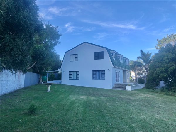 4 Bedroom House 4 Bedroom House