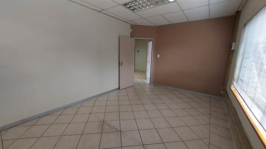 65  m² Commercial space in Clubview photo number 2