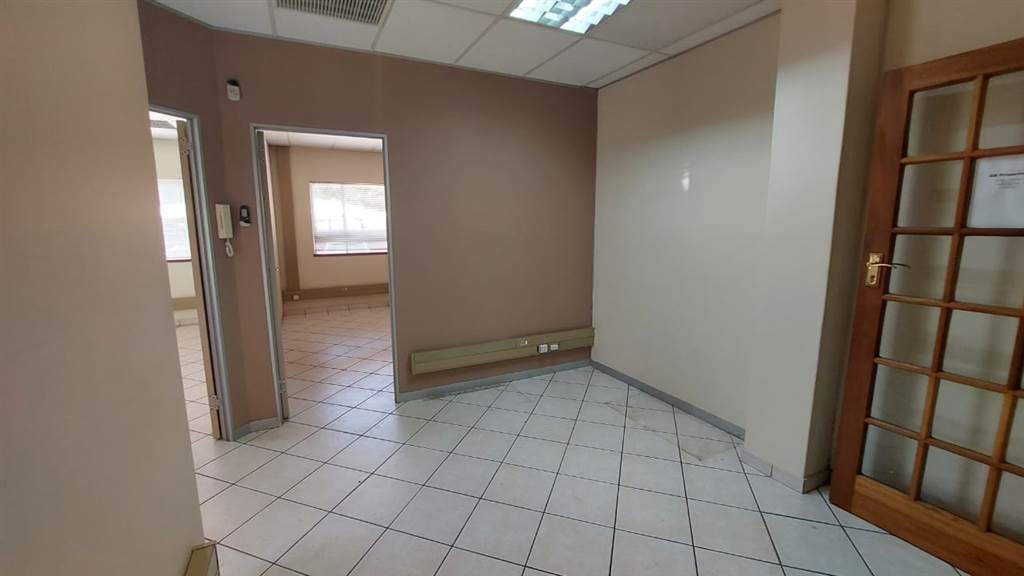 65  m² Commercial space in Clubview photo number 16