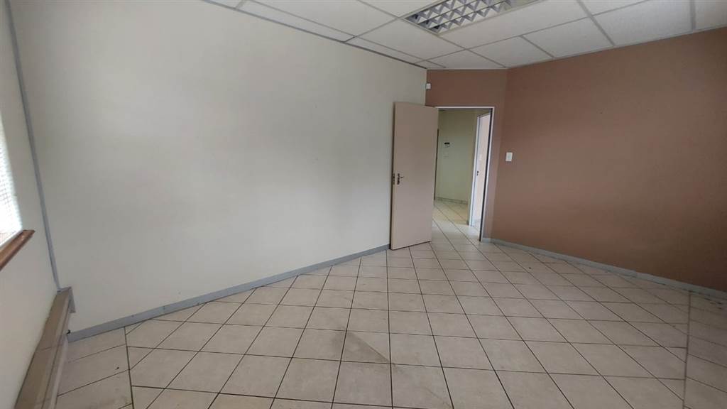65  m² Commercial space in Clubview photo number 10