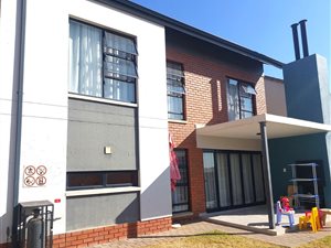 Townhouse in Rooihuiskraal North