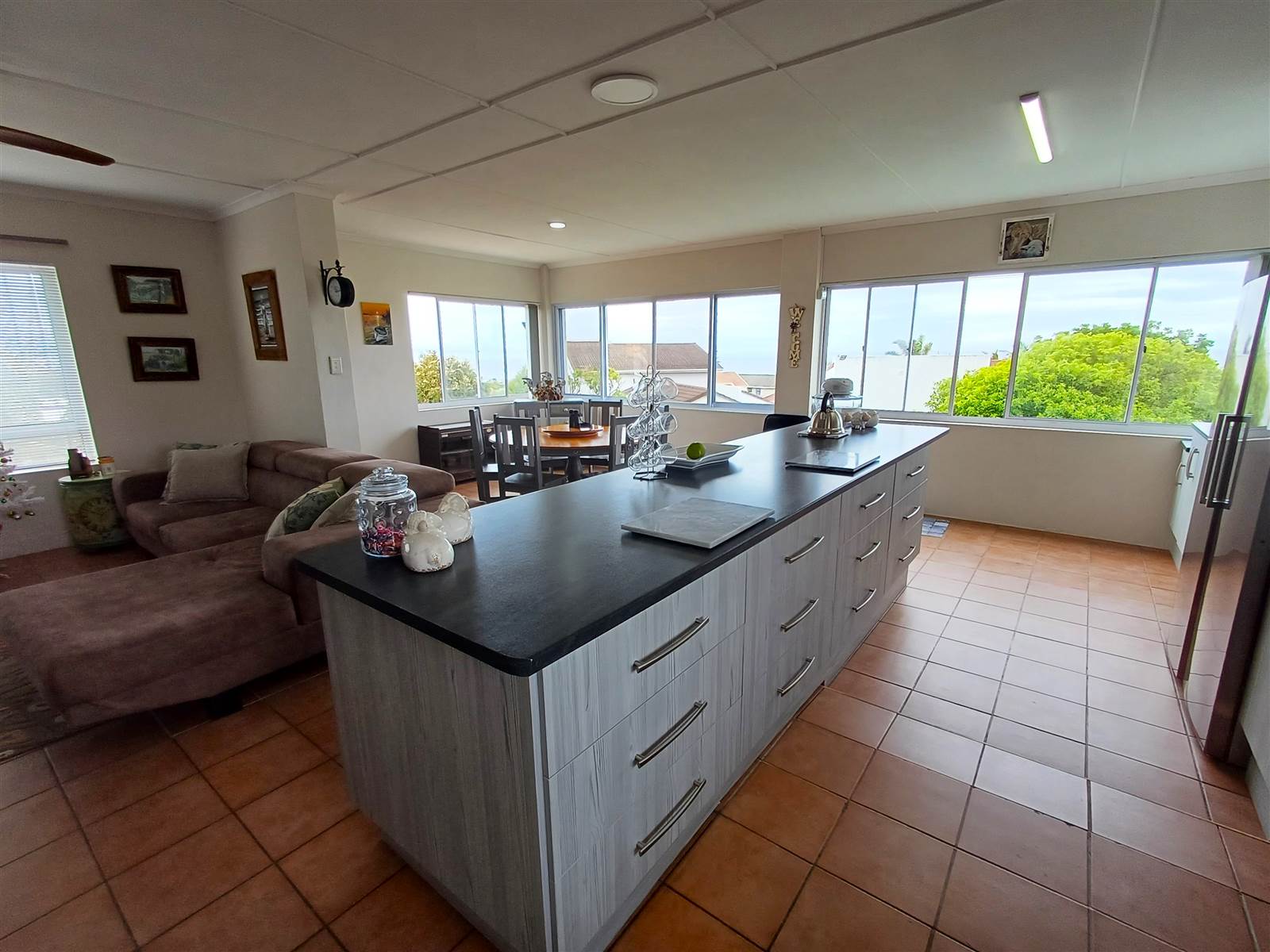 3 Bed House in Jeffreys Bay photo number 11