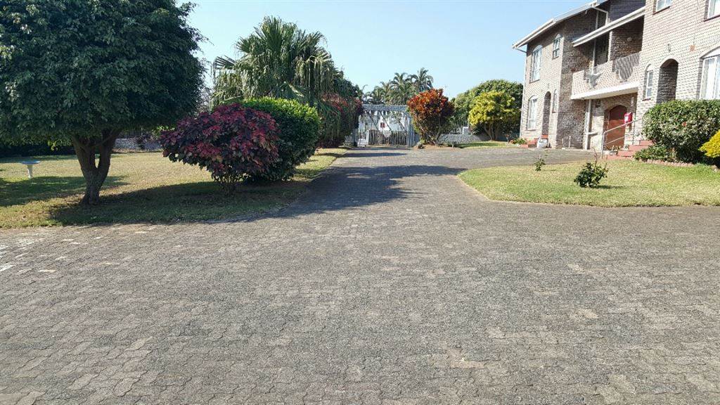3 Bed Townhouse in Scottburgh Central photo number 25