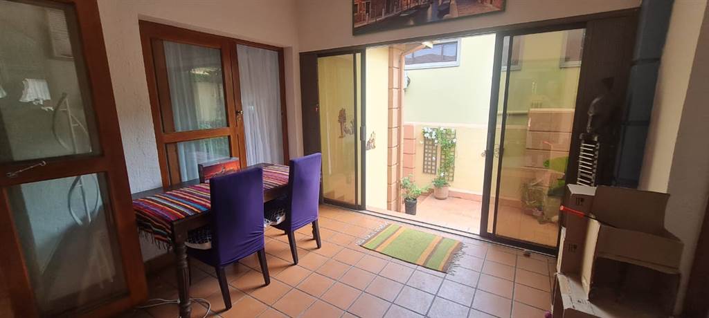 4 Bed Townhouse in Uvongo photo number 14