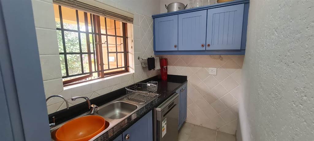 4 Bed Townhouse in Uvongo photo number 21