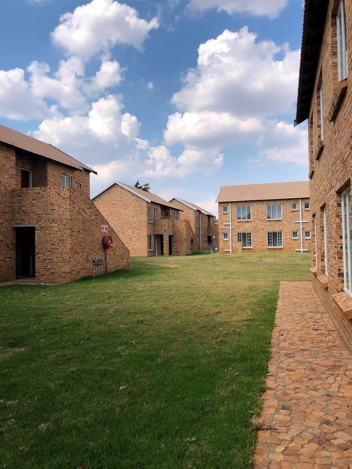 2 Bed Flat in Roodepoort Central photo number 13