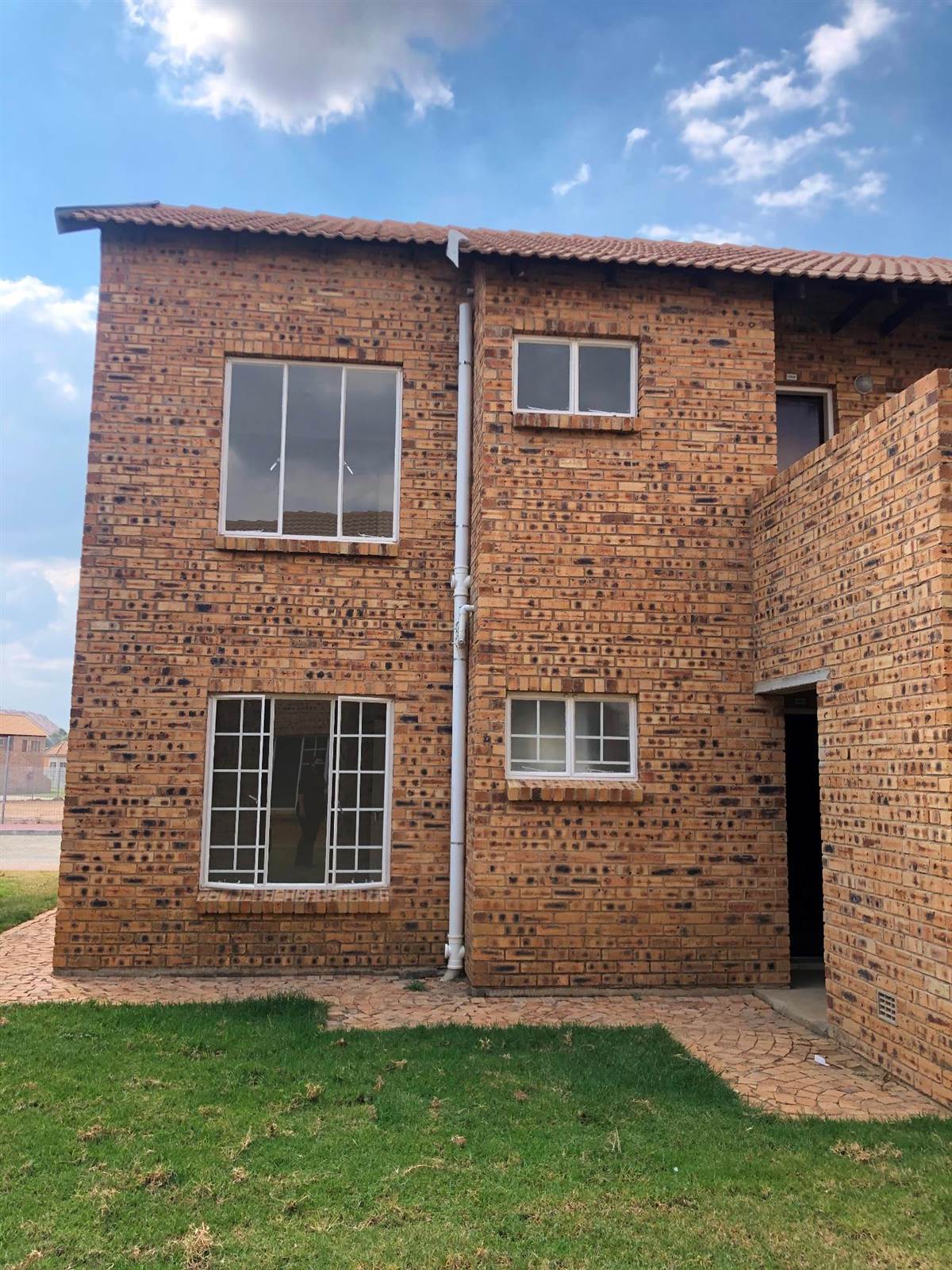 2 Bed Flat in Roodepoort Central photo number 14