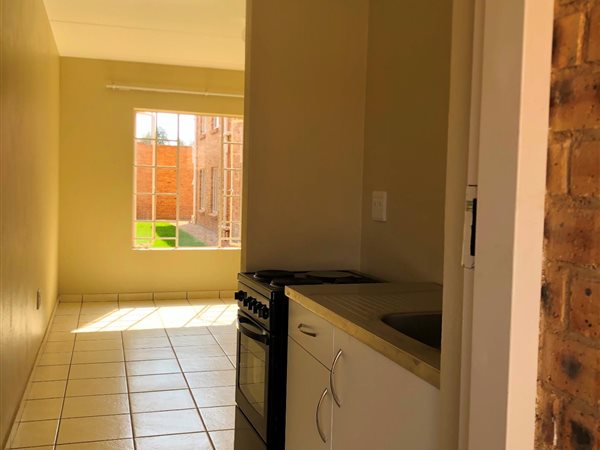 2 Bed Flat in Roodepoort Central