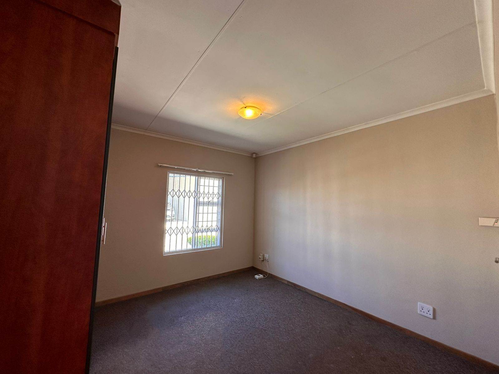 2 Bed Townhouse in Highveld Park photo number 5