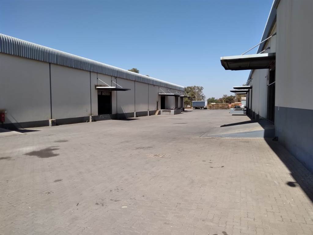 5631  m² Industrial space in Pomona AH photo number 3