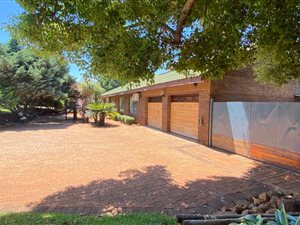 4 Bed House in Hutten Heights