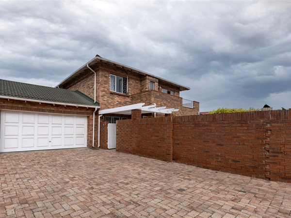 3 Bedroom Townhouse 3 Bedroom Townhouse
