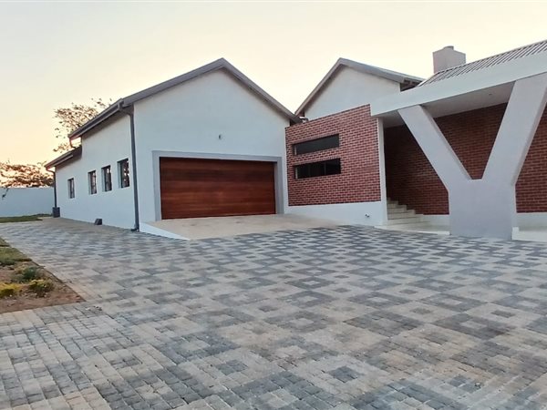 4 Bedroom House 4 Bedroom House