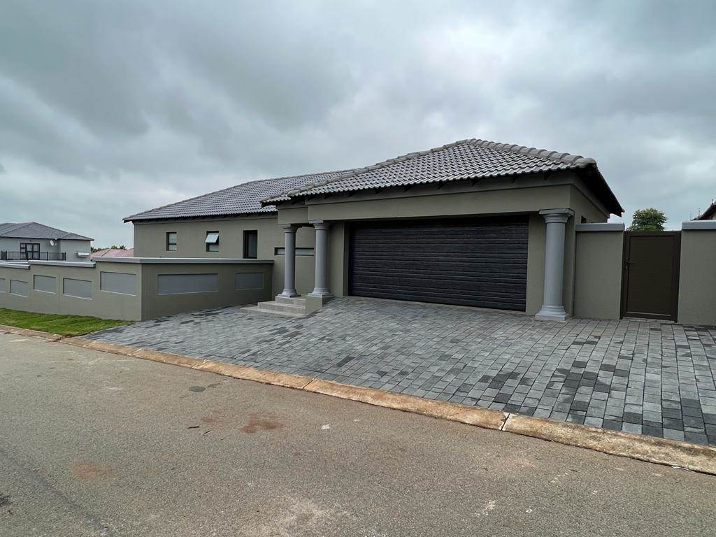 3 Bed House in Wilkoppies photo number 4