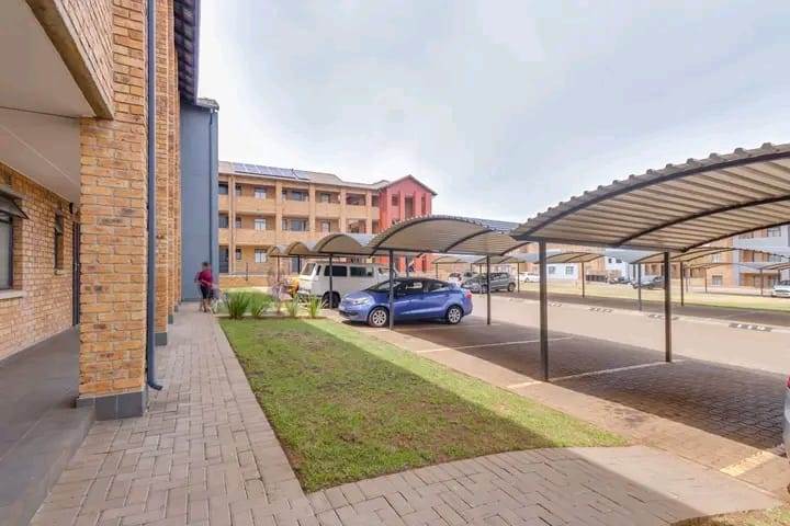 2 Bed Apartment in Katlehong photo number 5