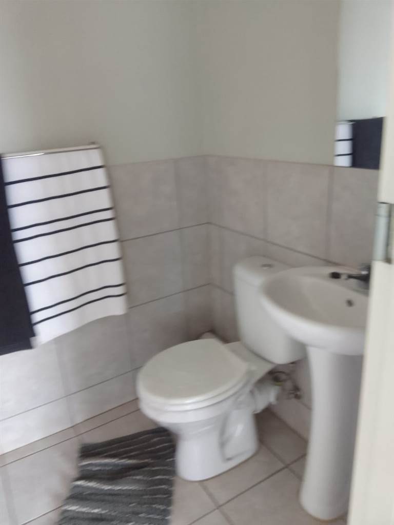 2 Bed Apartment in Katlehong photo number 13