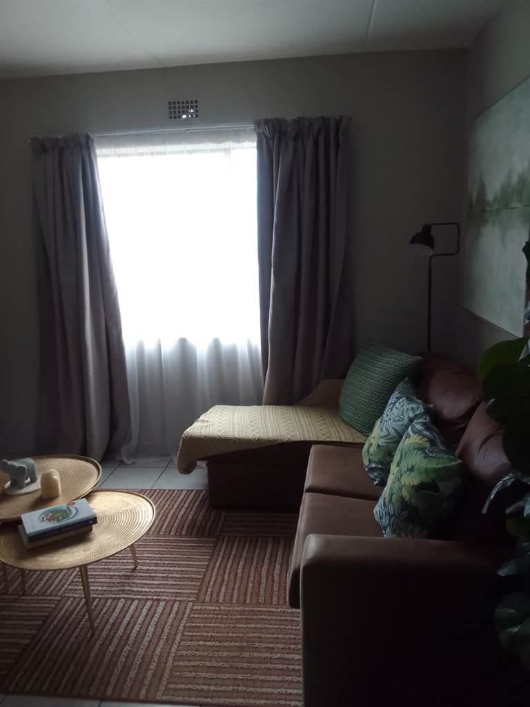 2 Bed Apartment in Katlehong photo number 10