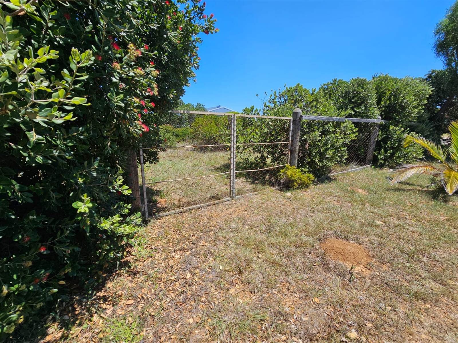 857 m² Land available in Jeffreys Bay photo number 1