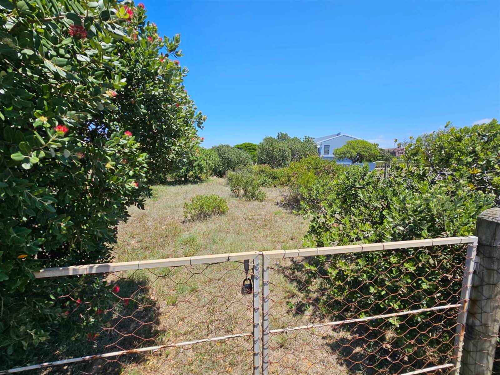 857 m² Land available in Jeffreys Bay photo number 2