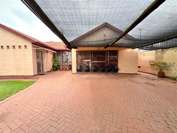 4 Bedroom House 4 Bedroom House