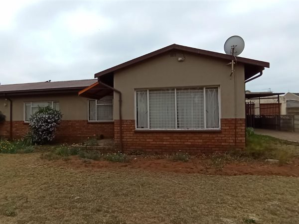4 Bedroom House 4 Bedroom House