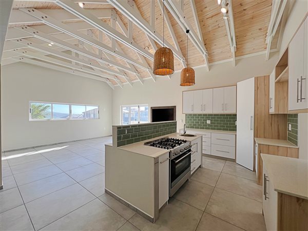 4 Bedroom House 4 Bedroom House