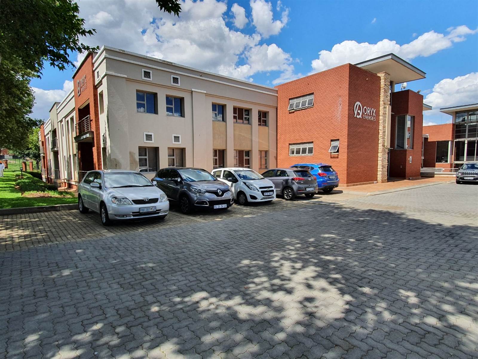 428  m² Commercial space in Bryanston photo number 1