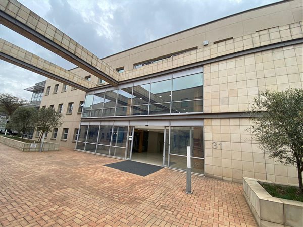 698  m² Commercial space in Woodmead