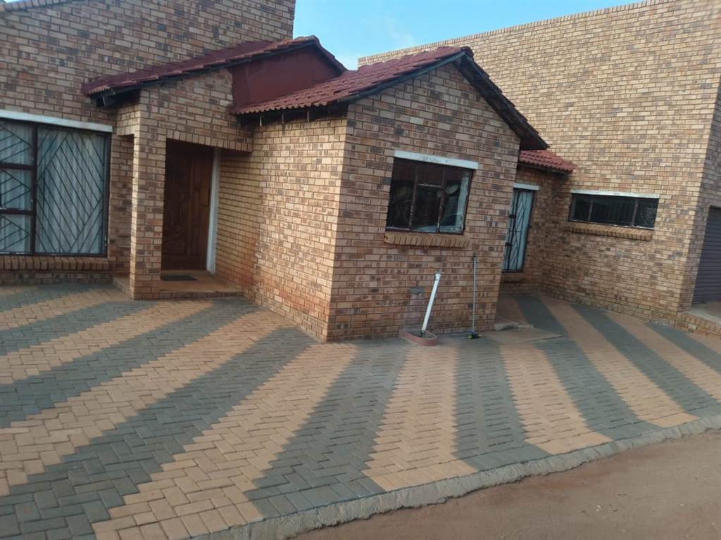 3 Bed House in Lebowakgomo photo number 1