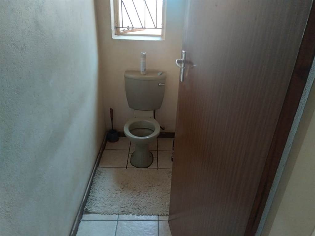 3 Bed House in Lebowakgomo photo number 3