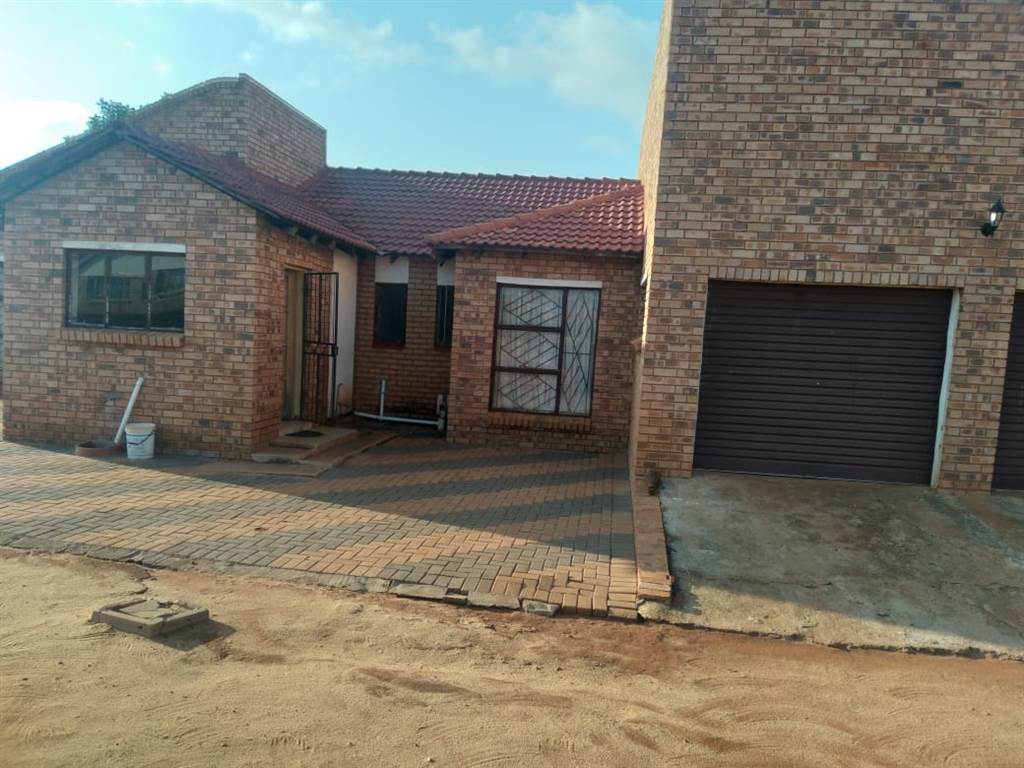 3 Bed House in Lebowakgomo photo number 15