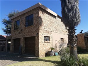 5 Bed House in Golf Park
