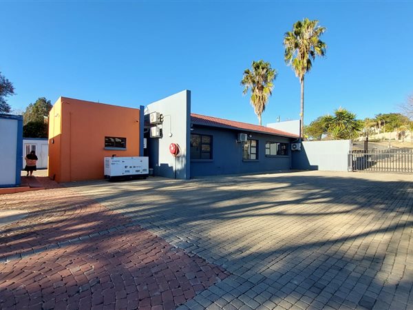 137  m² Commercial space