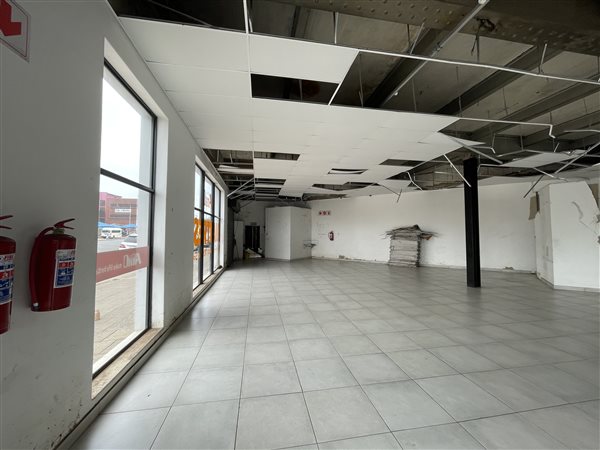 576  m² Industrial space in Umbilo