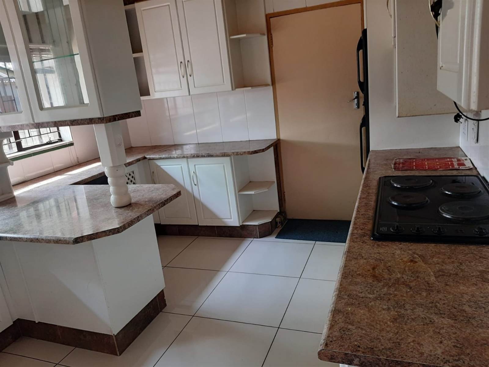 17 Bed House in Klerksdorp photo number 2