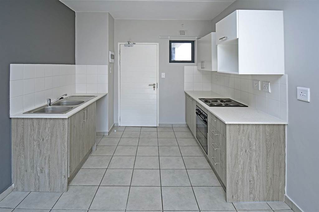 2 Bed Apartment in Parklands North photo number 7