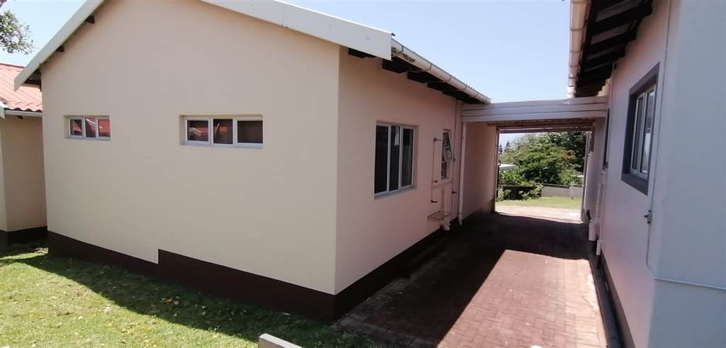 3 Bed Townhouse in Mtwalume photo number 24